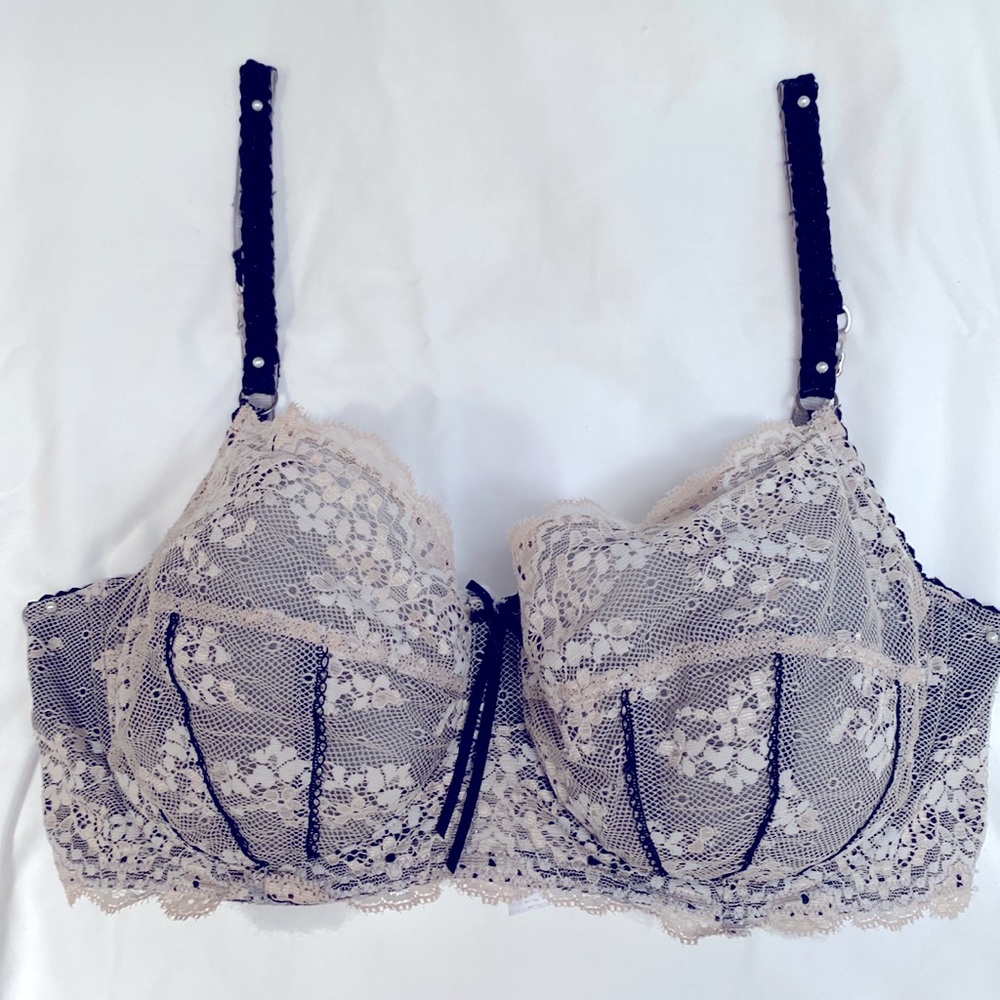 Very Pretty Vintage Elle Macpherson Lace Lined Cream/Black Bra Size G (Large) - Picture 2 of 11
